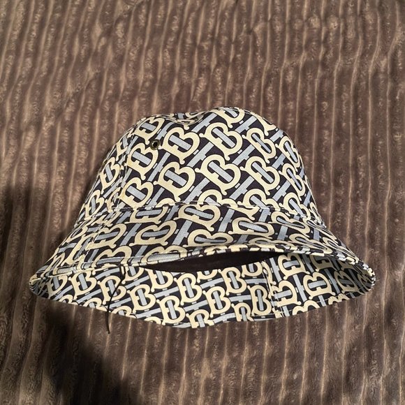 Burberry Bucket Hat - Picture 1 of 5